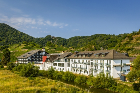 Außenansicht des Hotels May in Mayschoß