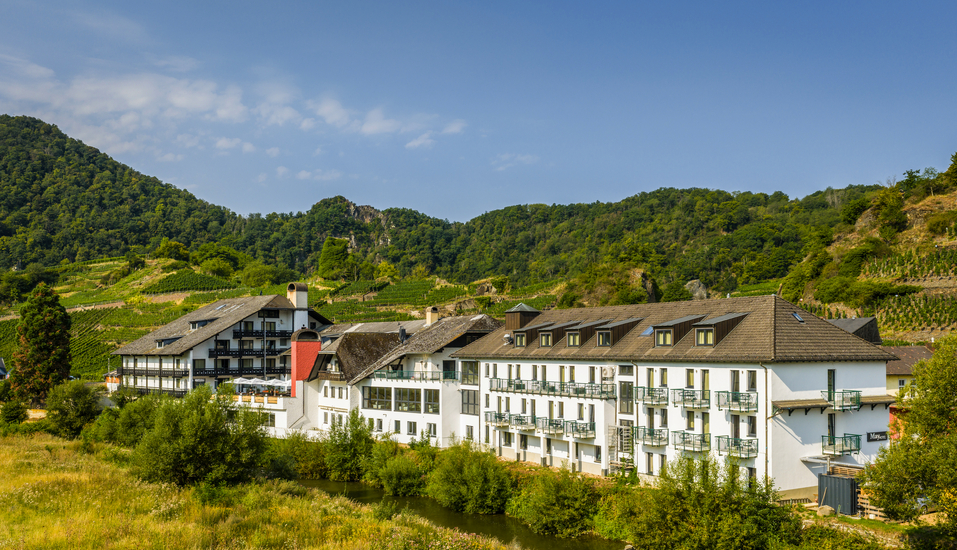 Außenansicht des Hotels May in Mayschoß