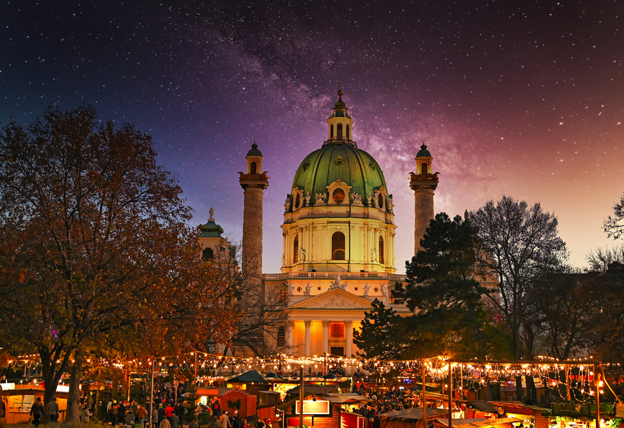 Weihnachtsmarkt am Karlsplatz in Wien