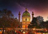 Weihnachtsmarkt am Karlsplatz in Wien