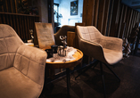 Nehmen Sie Platz in der stilvollen Lobby.