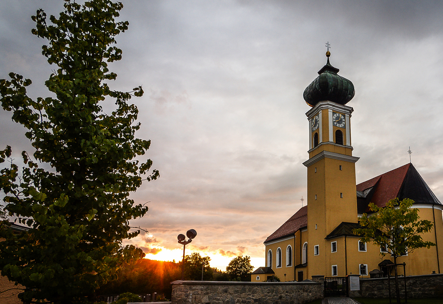 Besuchen Sie auch gleich die eindrucksvolle Wallfahrtskirche.