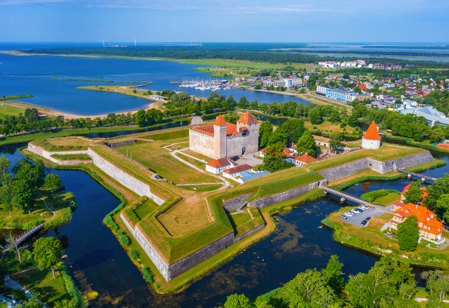 Besuchen Sie Schloss Arensburg auf der estnischen Insel Saaremaa.