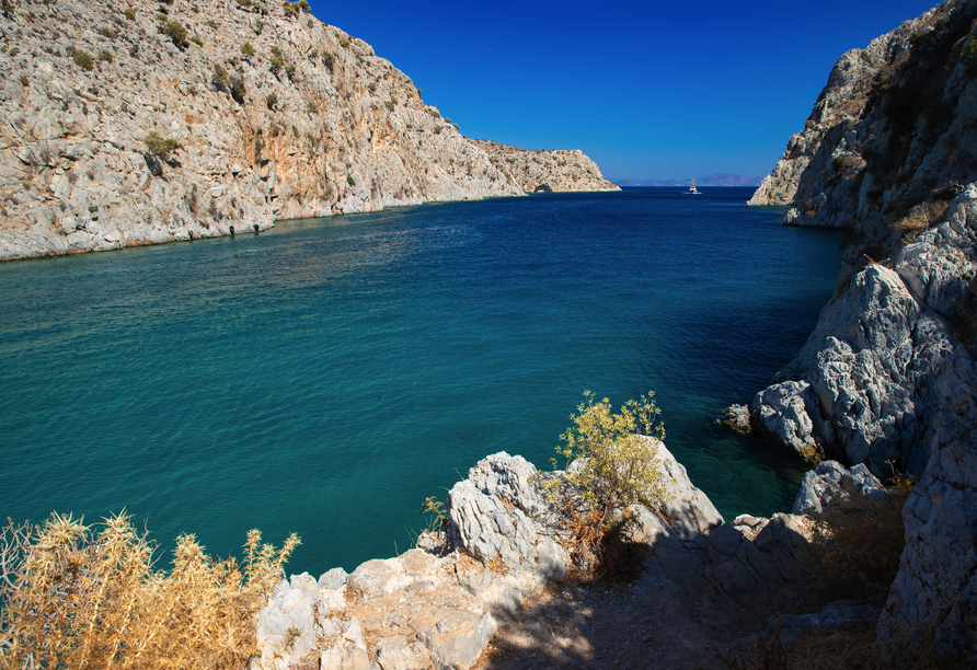 Freuen Sie sich auf Vathi auf Kalymnos! Während der Fahrt durchqueren Sie einen malerischen Fjord.
