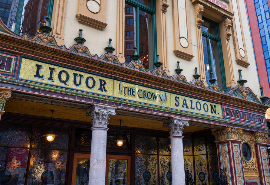 Die Crown Bar in Belfast zählt zu den eindrucksvollsten viktorianischen Pubs der Welt.