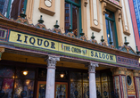 Die Crown Bar in Belfast zählt zu den eindrucksvollsten viktorianischen Pubs der Welt.