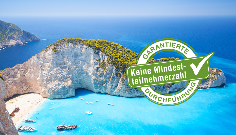 Der malerische Navagio Beach, besser bekannt als Schmugglerbucht, zählt zu den eindrucksvollsten Stränden Griechenlands.