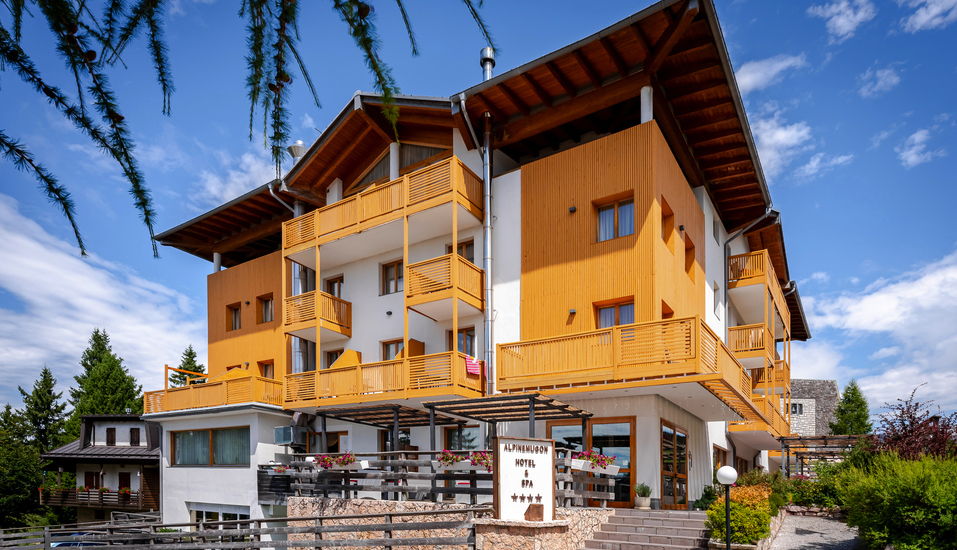 Das Hotel Alpine Mugon heißt Sie herzlich willkommen!