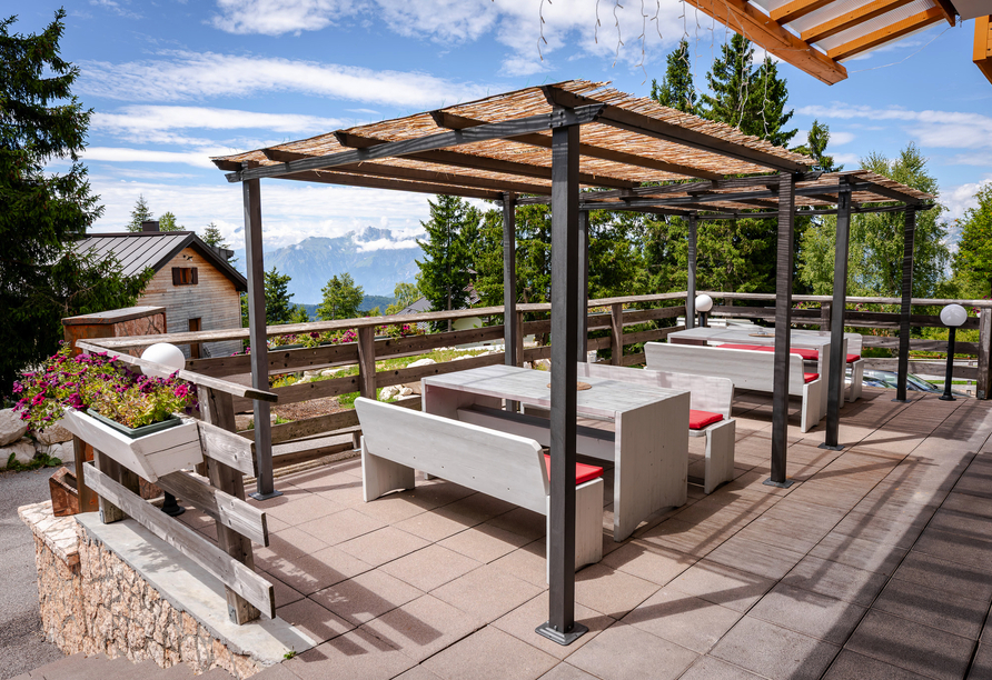 Verweilen Sie auf der herrlichen Terrasse des Hotels.