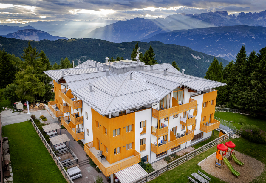 Das Hotel Alpine Mugon erwartet Sie in herrlicher Berglage.