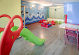 Die Kinder können Sich im Spielzimmer des Hotels austoben.