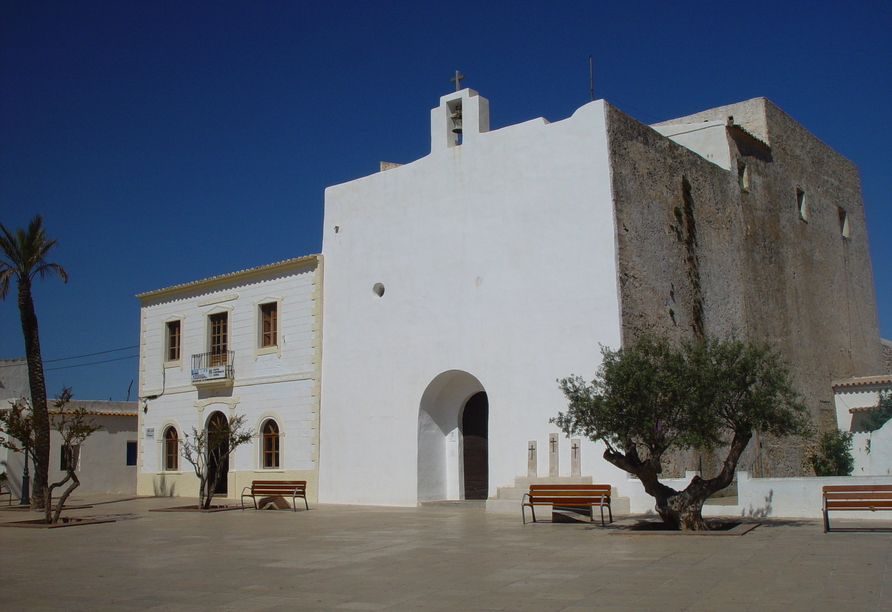 Besuchen Sie die historische Kirche Sant Francesc Xavier auf Formentera.