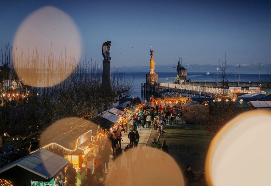 Blick auf den Konstanzer Weihnachtsmarkt