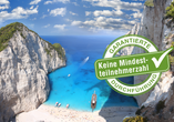 Der malerische Navagio Beach, besser bekannt als Schmugglerbucht, zählt zu den eindrucksvollsten Stränden Griechenlands.