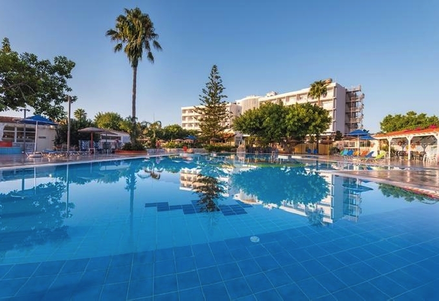 Die Außenpools des Hotels bieten eine ideale Abkühlung!
