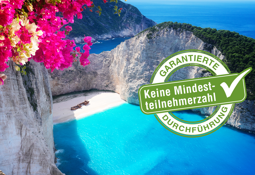 Navagio Beach, die berühmte Schmugglerbucht, gilt als einer der spektakulärsten Strände Griechenlands.