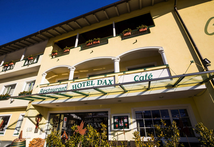 Außenansicht des Hotels Dax in Lofer