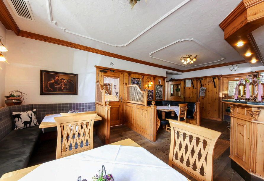 Lassen Sie sich mit köstlichen Speisen im Hotel-Restaurant verwöhnen.