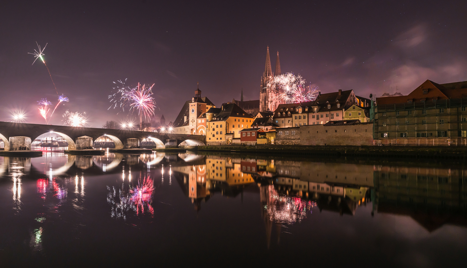 Frohes neues Jahr wünscht Ihnen die zauberhafte Stadt Regensburg!