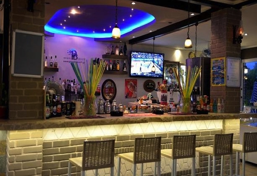 Genießen Sie Ihr Lieblingsgetränk an der Bar des Hotels.
