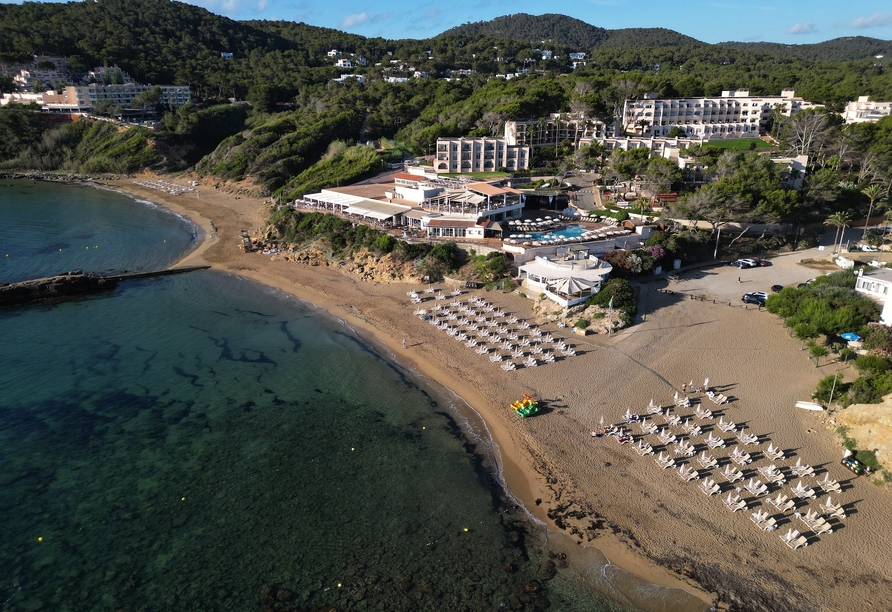 Die Lage Ihres Hotels direkt am Strand verspricht entspannte Stunden voller Sonne und Meer.