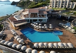 Der Pool mit Blick aufs Meer bietet ein einmaliges Erlebnis!