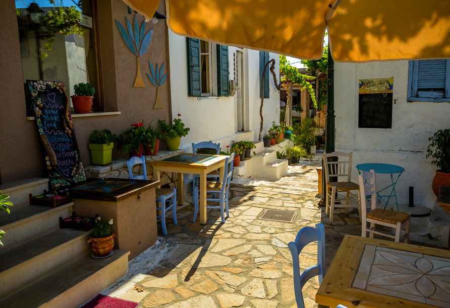 Einer typisch griechischen Taverne sollten Sie auf jeden Fall einen Besuch abstatten.
