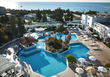 Freuen Sie sich auf entspannte Tage direkt an Pool und Meer!