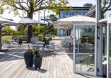 Die sonnenverwöhnte Terrasse des Hotels Comwell Køge in Køge lädt zum Verweilen ein. 