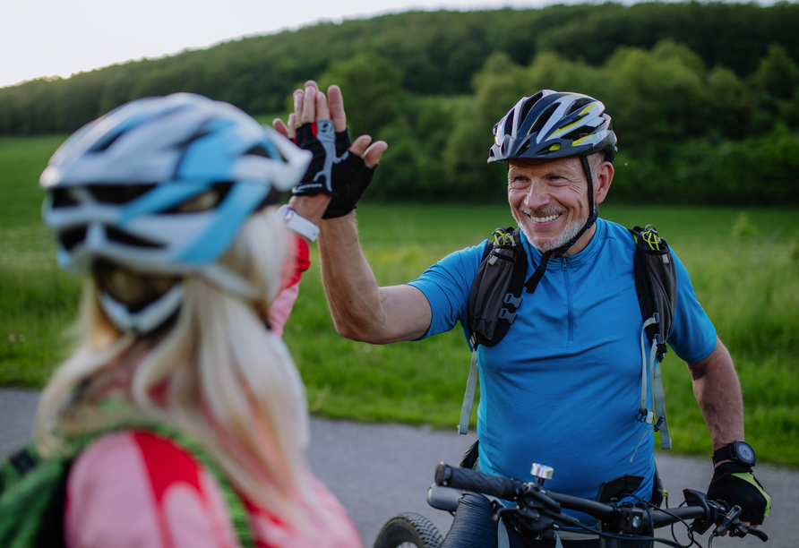 Ihr Urlaubsort bietet Ihnen viele Aktivitäten – wie wäre es mit einer Mountainbike-Tour?