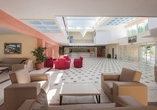 Die Lobby des Eurovillage Achilleas Hotels in Mastichari empfängt Sie stilvoll.