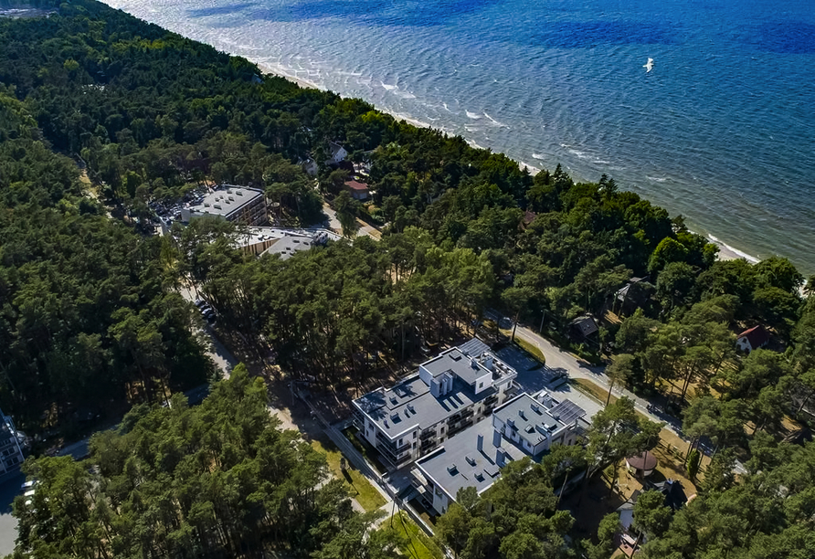 Das Hotel Grand Laola Vital & Spa befindet sich nur wenige Meter entfernt vom Strand.