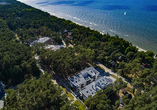 Das Hotel Grand Laola Vital & Spa befindet sich nur wenige Meter entfernt vom Strand.