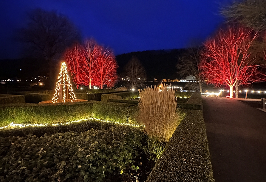 Schlendern Sie in der besinnlichen Winterzeit durch den Park der Lichter. 