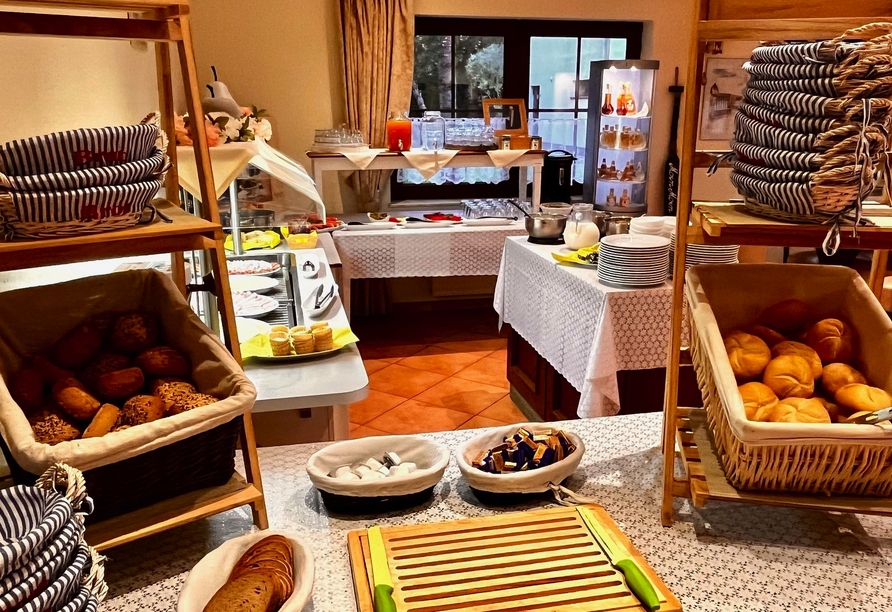 Freuen Sie sich auf ein leckeres Frühstücksbuffet.