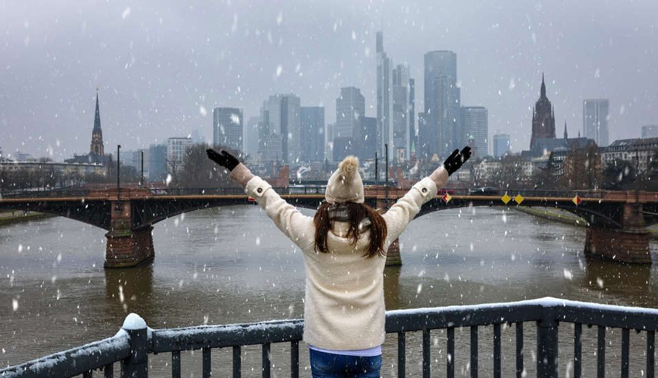 Frankfurts Skyline im Winter