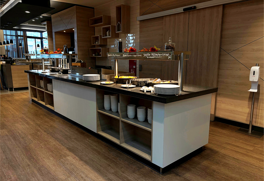 Der Buffetbereich empfängt Sie mit Leckereien.