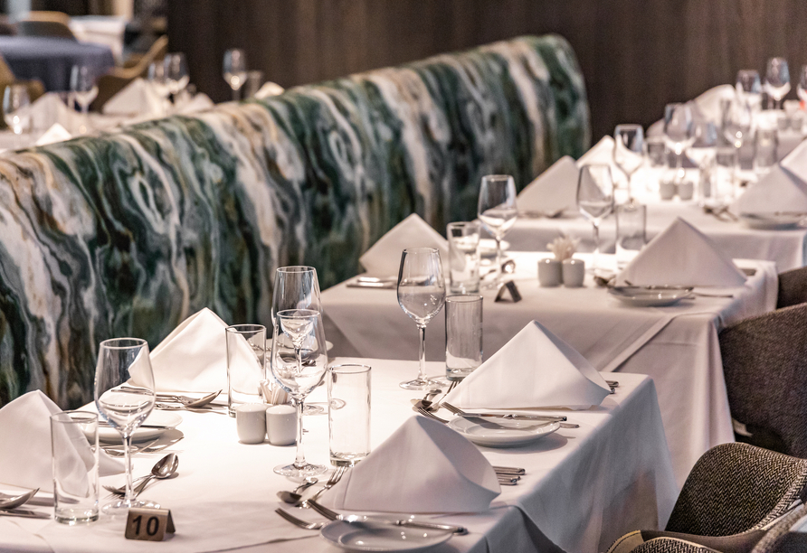 Restaurant an Bord von Serenade 1
