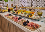 Am Buffet können Sie sich mit allerlei Köstlichkeiten verwöhnen lassen.