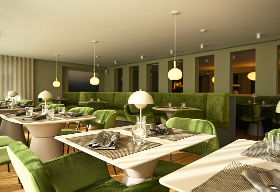 Im hoteleigenen „Restaurant Güst“ wird Ihnen das Frühstücksbuffet serviert. 
