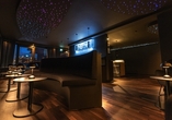 Genießen Sie bei geselligen Stunden die leckeren Cocktails in der hoteleigenen „Gin & Tonic“-Bar.