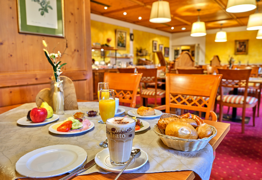 Sie erwartet ein köstliches Frühstücksbuffet am Morgen.