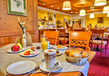 Sie erwartet ein köstliches Frühstücksbuffet am Morgen.