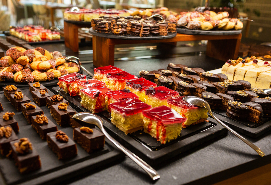 Das Buffet verwöhnt Sie mit köstlichen Leckereien.