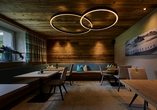 Lassen Sie sich in der gemütlichen Bar und Lounge des Hotels nieder.