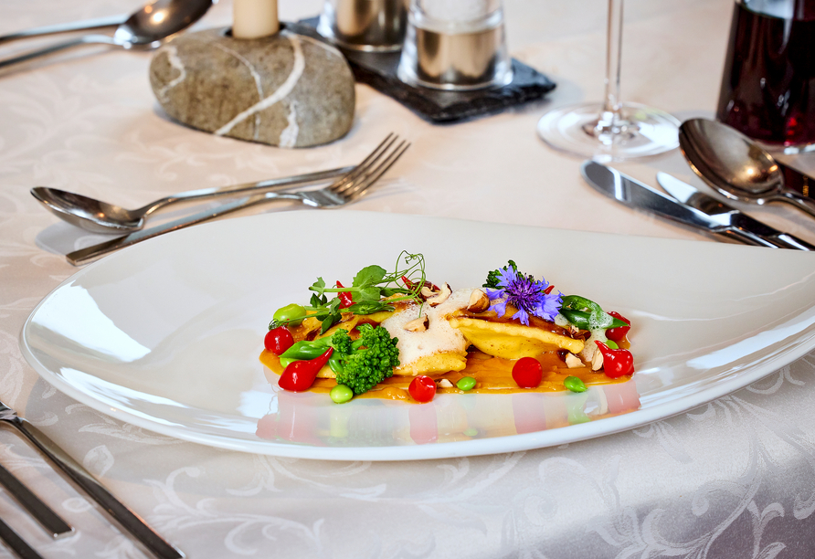 Lassen Sie sich im Restaurant des Hotels Zontaja kulinarisch verwöhnen.