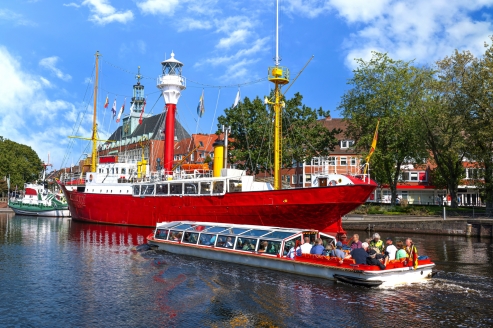 Emden erwartet Sie mit maritimem Flair und malerischen Grachten.