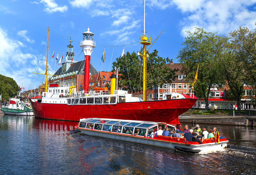 Emden erwartet Sie mit maritimem Flair und malerischen Grachten.