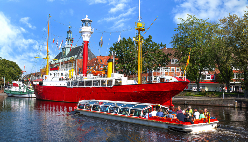 Emden erwartet Sie mit maritimem Flair und malerischen Grachten.