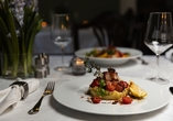 Genießen Sie das leckere Essen.